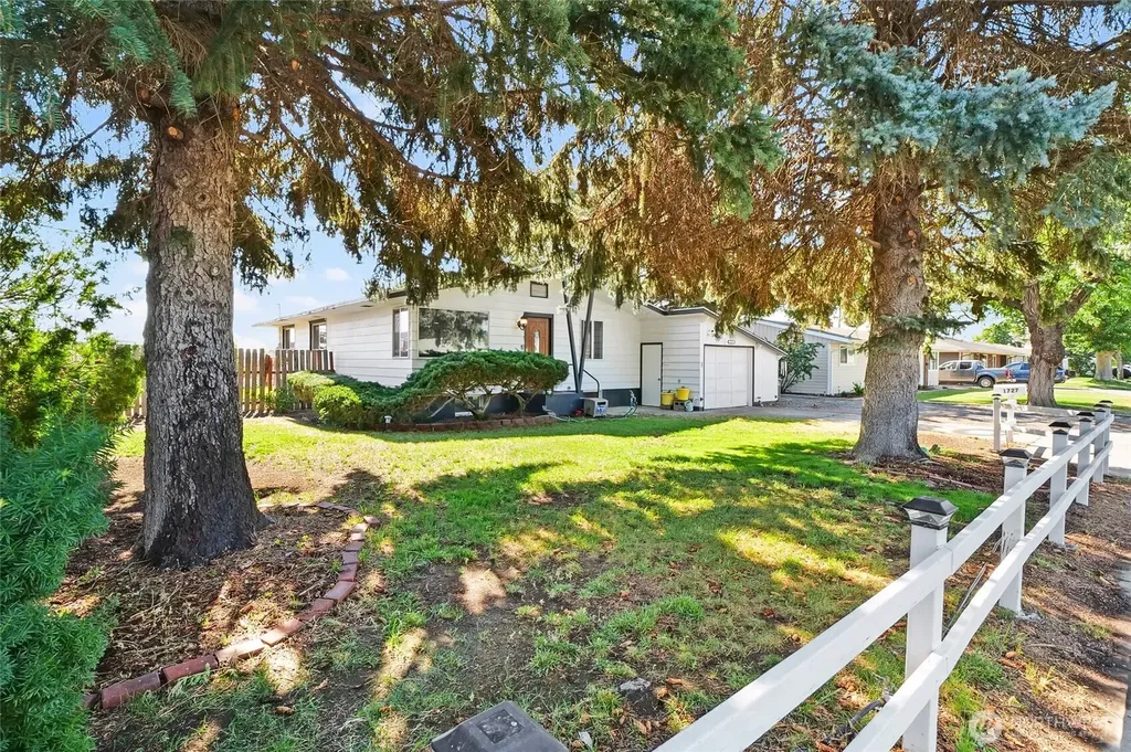 1727 S Monroe Street Moses Lake WA 98837