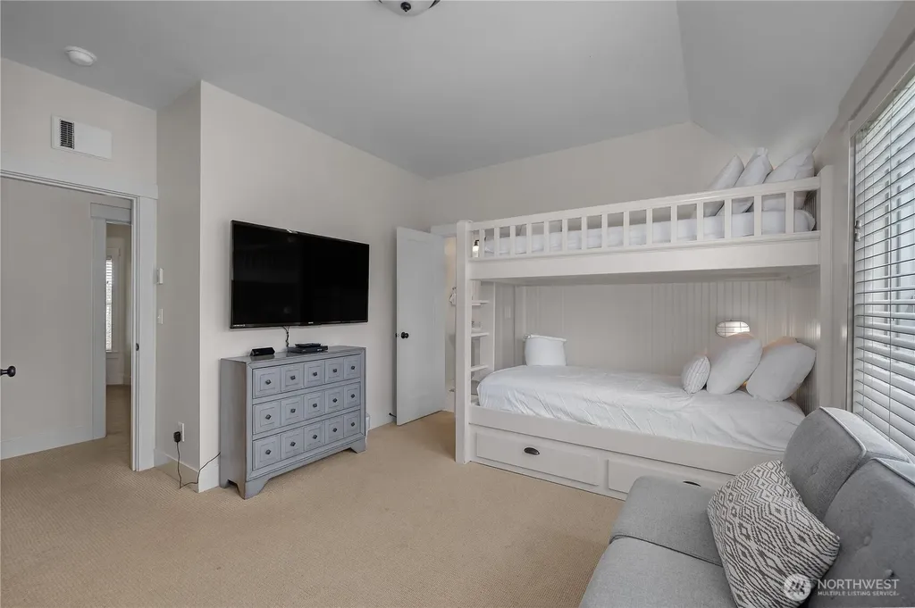 44 Horseshoe Lane Pacific Beach WA 98571