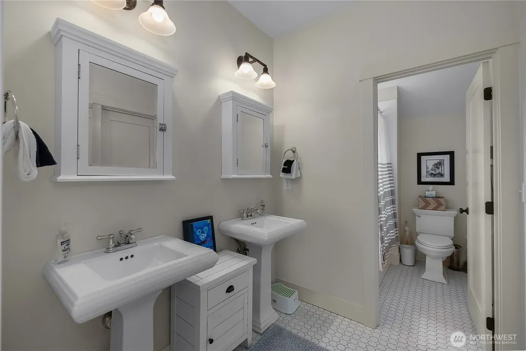 44 Horseshoe Lane Pacific Beach WA 98571