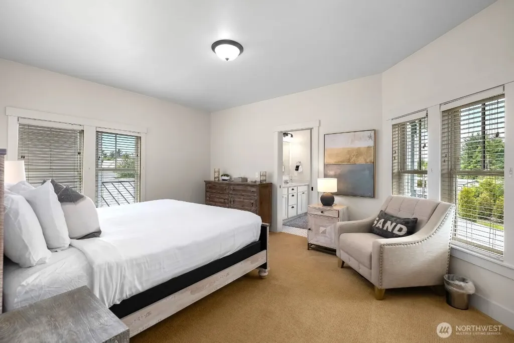 44 Horseshoe Lane Pacific Beach WA 98571