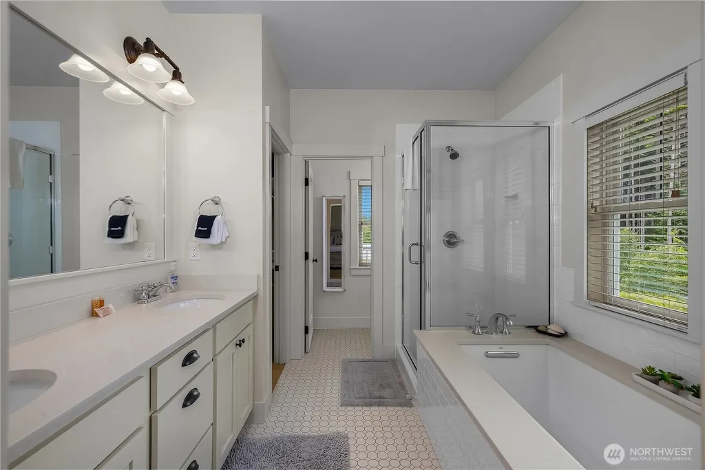 44 Horseshoe Lane Pacific Beach WA 98571