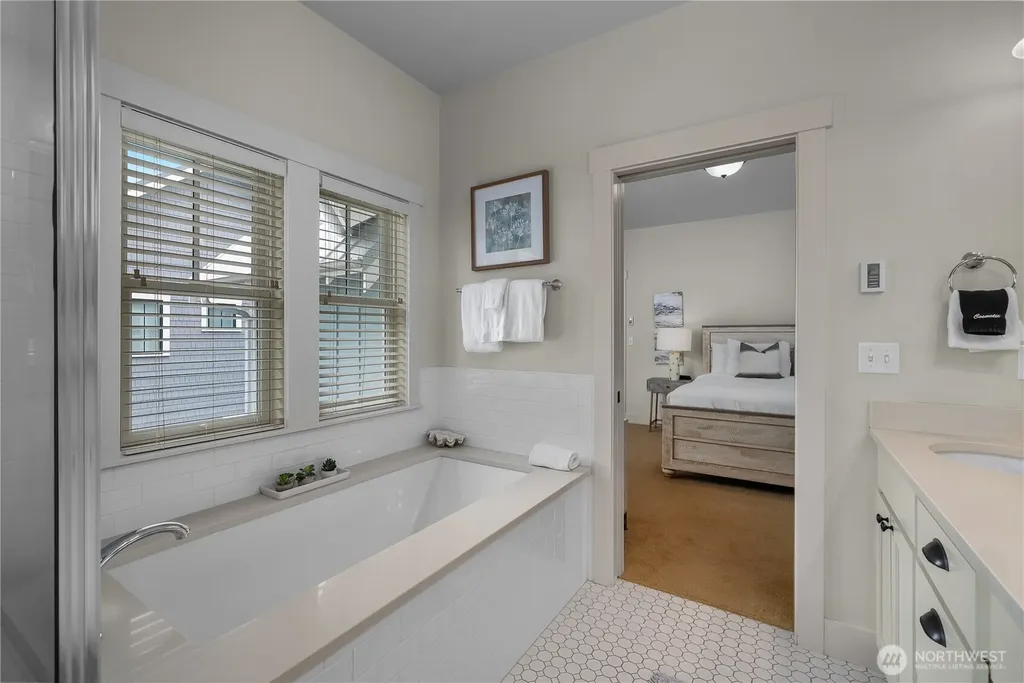 44 Horseshoe Lane Pacific Beach WA 98571
