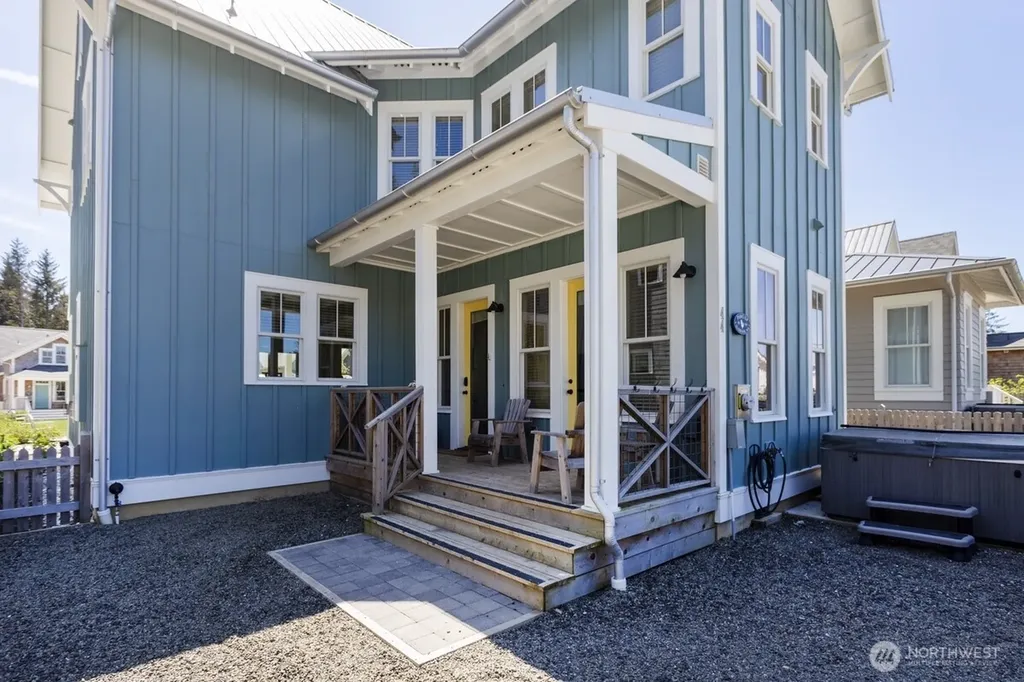 44 Horseshoe Lane Pacific Beach WA 98571