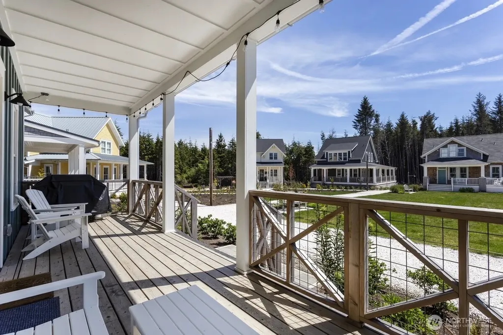 44 Horseshoe Lane Pacific Beach WA 98571