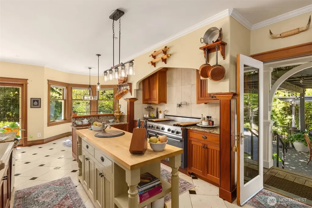 7205 NE Dolphin Drive Bainbridge Island WA 98110