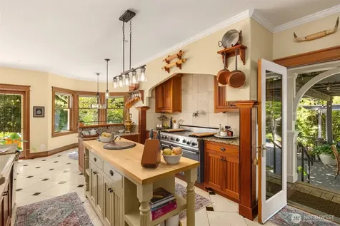 7205 NE Dolphin Drive Bainbridge Island WA 98110