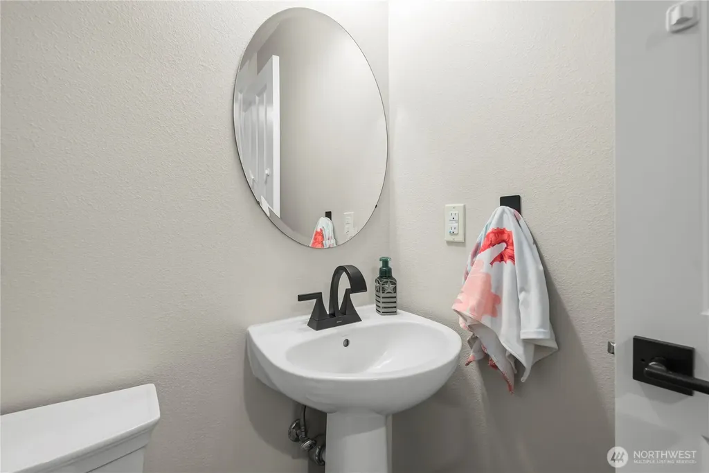 5909 Panorama Drive SE Auburn WA 98092