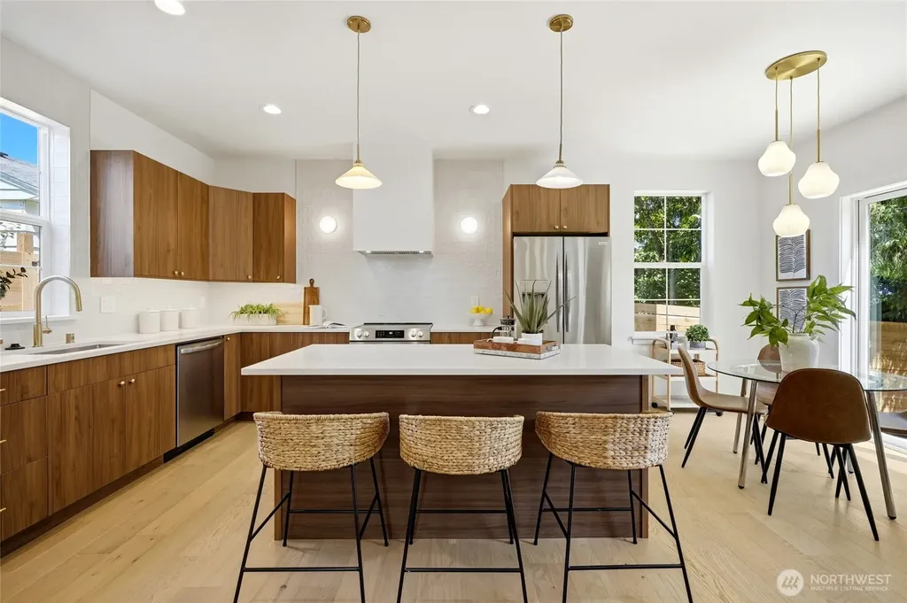 5948 18 Avenue SW Seattle WA 98106