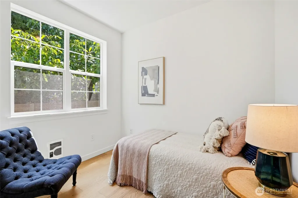 5948 18 Avenue SW Seattle WA 98106