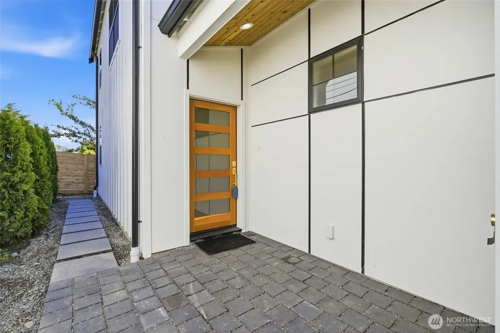 5948 18 Avenue SW Seattle WA 98106