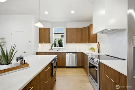 5948 18 Avenue SW Seattle WA 98106