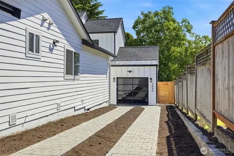 5948 18 Avenue SW Seattle WA 98106