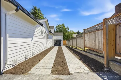 5948 18 Avenue SW Seattle WA 98106