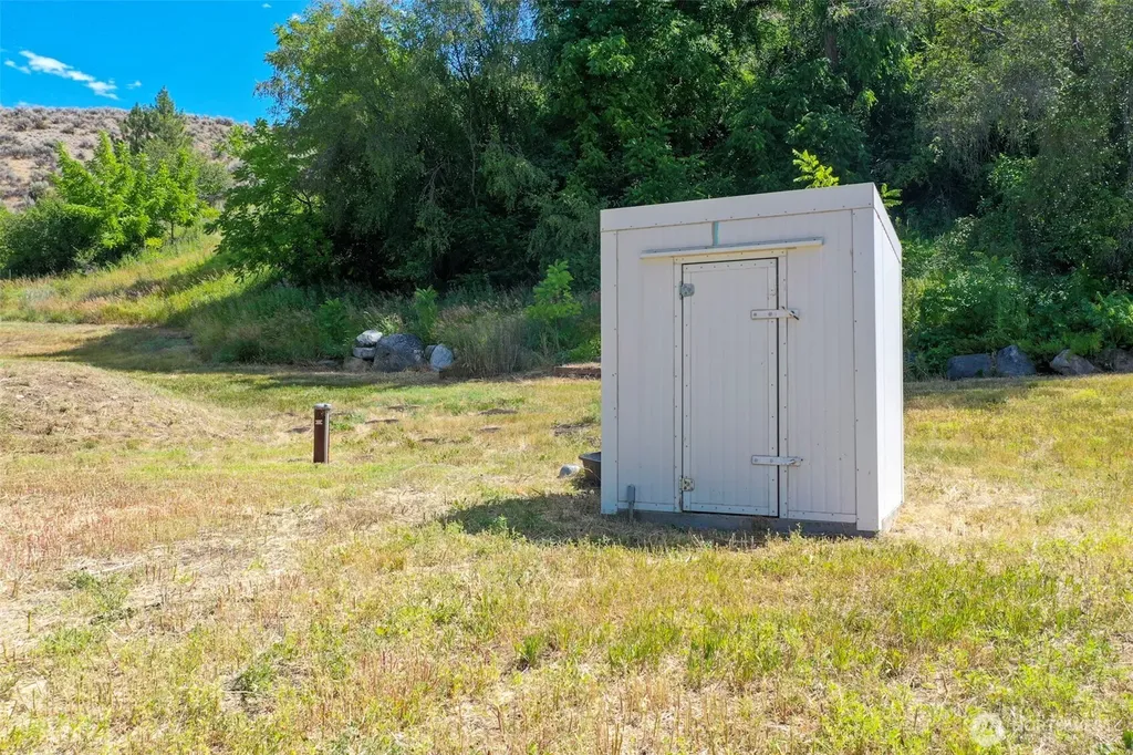 87 Canyon Creek Road Oroville WA 98844
