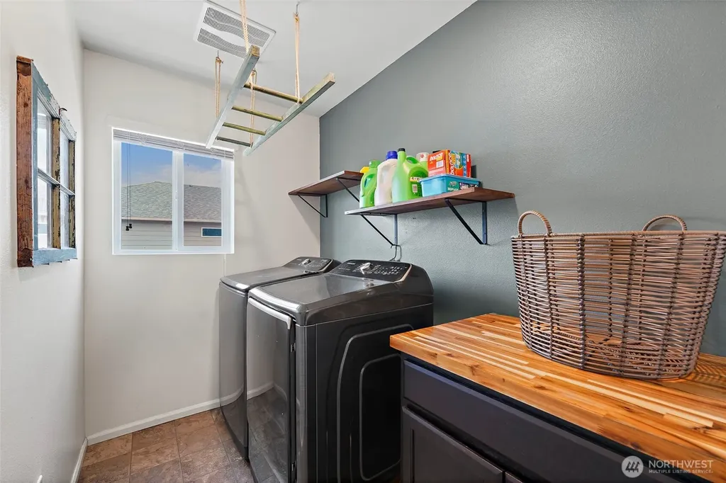 722 Williams Street NW Orting WA 98360