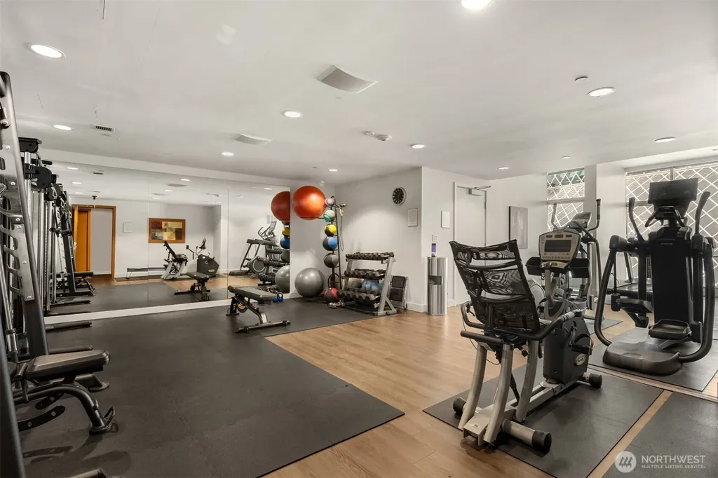 909 5th Avenue Seattle WA 98164