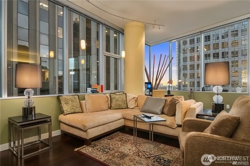 909 5th Avenue Seattle WA 98164