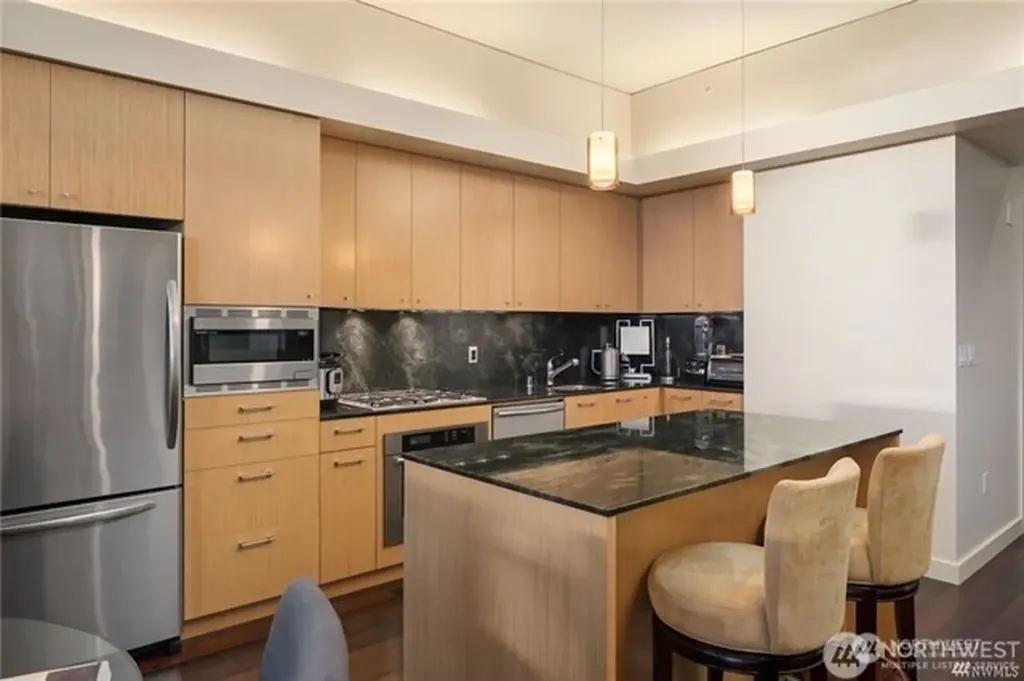 909 5th Avenue Seattle WA 98164