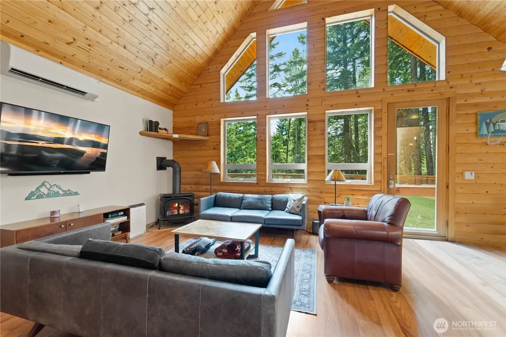 1302 Pine Loch Sun Drive Ronald WA 98940