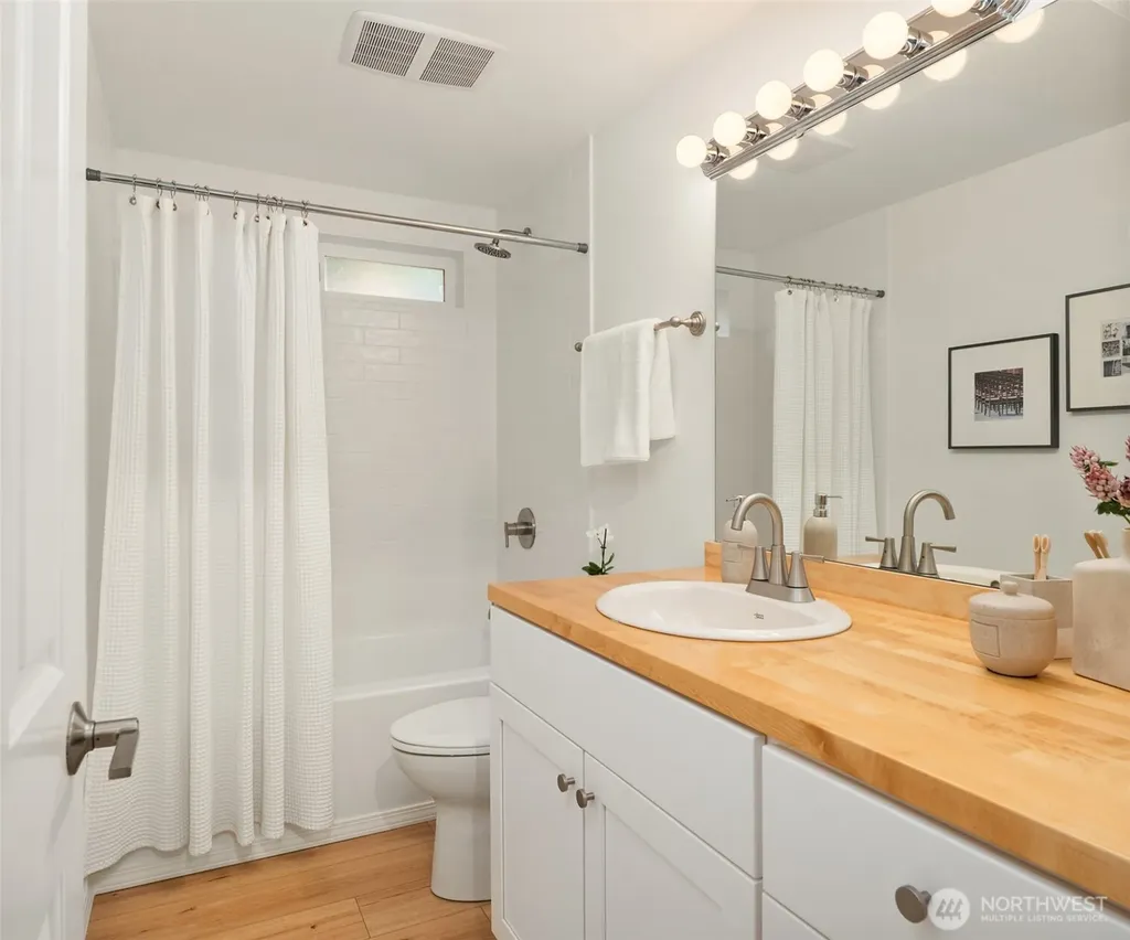 4054 54th Avenue SW Seattle WA 98116