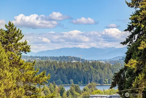 2444 72nd Avenue SE Mercer Island WA 98040