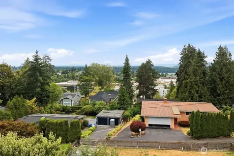 2444 72nd Avenue SE Mercer Island WA 98040