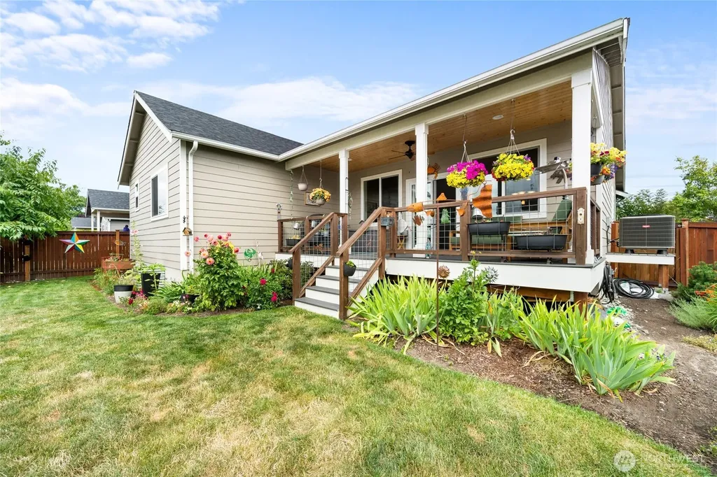 1668 River Walk Lane Burlington WA 98233