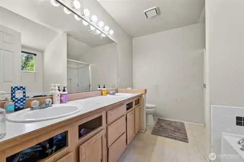12516 SE 225th Court Kent WA 98031