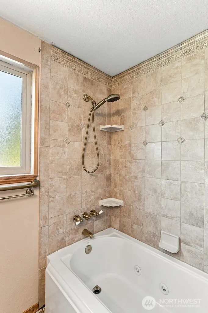 16456 Thorpe Road NE Poulsbo WA 98370