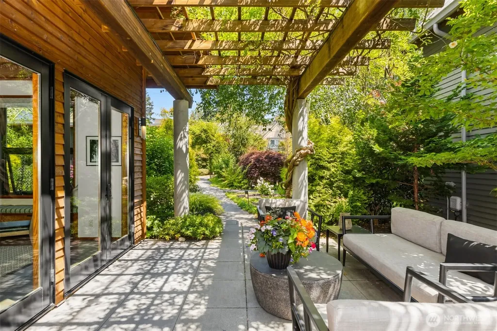 175 Wood Avenue SW Bainbridge Island WA 98110