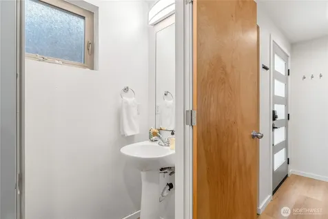9229 17th Avenue SW Seattle WA 98106
