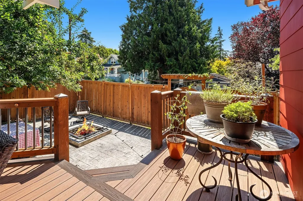 6702 5th Avenue NW Seattle WA 98117