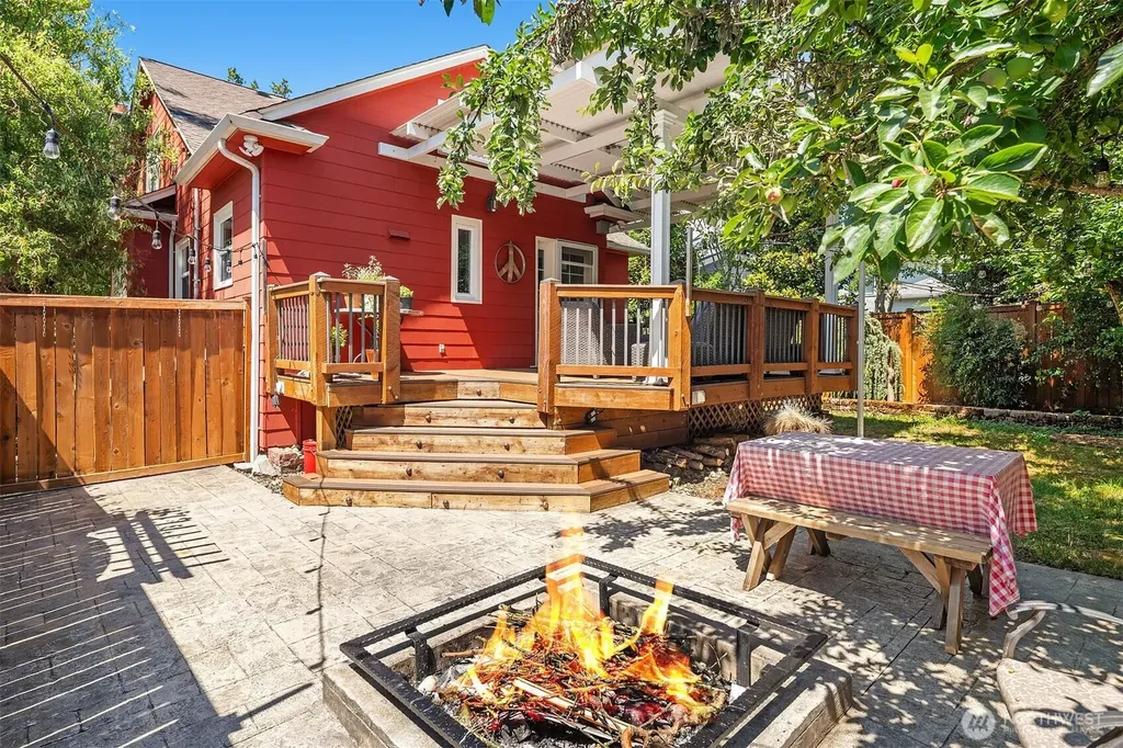 6702 5th Avenue NW Seattle WA 98117