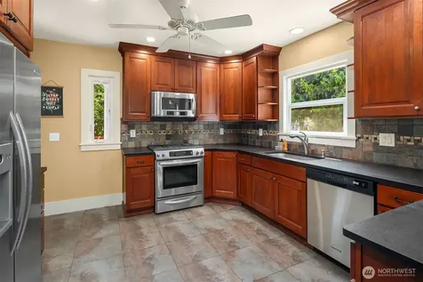 6702 5th Avenue NW Seattle WA 98117