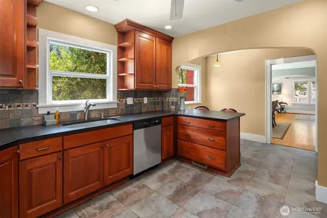 6702 5th Avenue NW Seattle WA 98117
