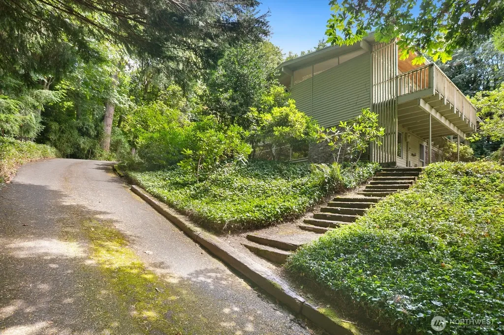 11880 NE 36th Place Bellevue WA 98005