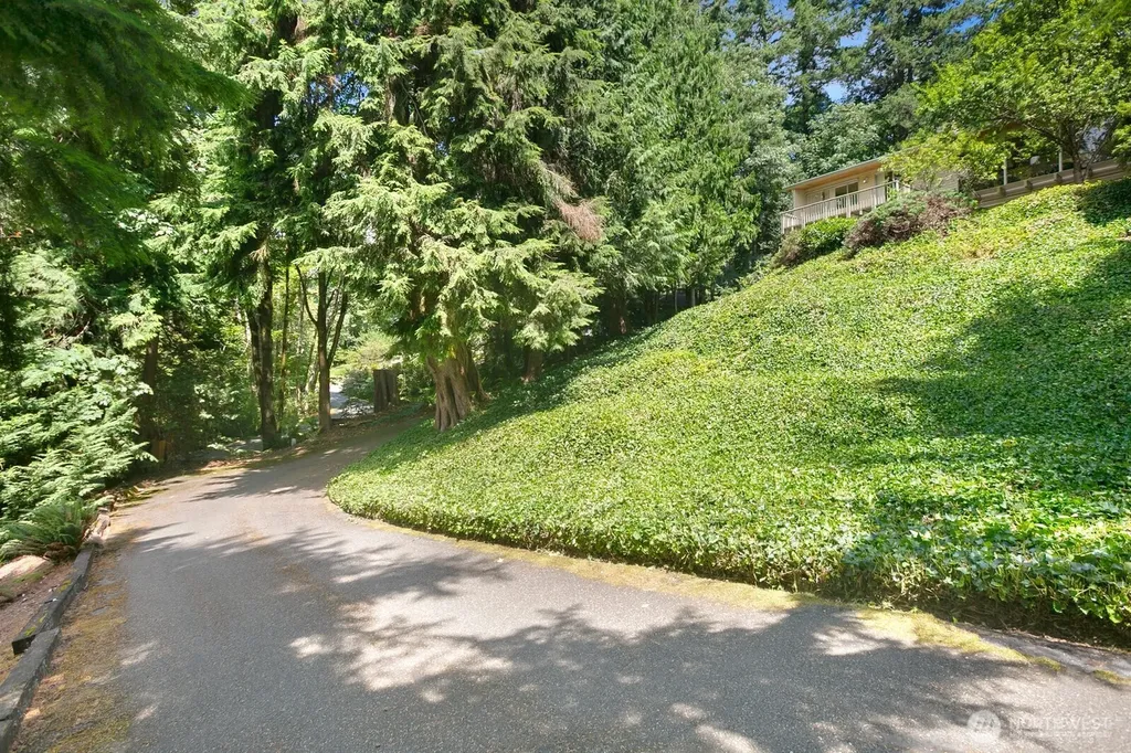 11880 NE 36th Place Bellevue WA 98005