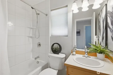 7624 39th Avenue S Seattle WA 98118