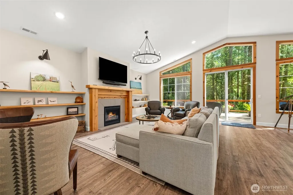 632 E Pointes Drive W Shelton WA 98584
