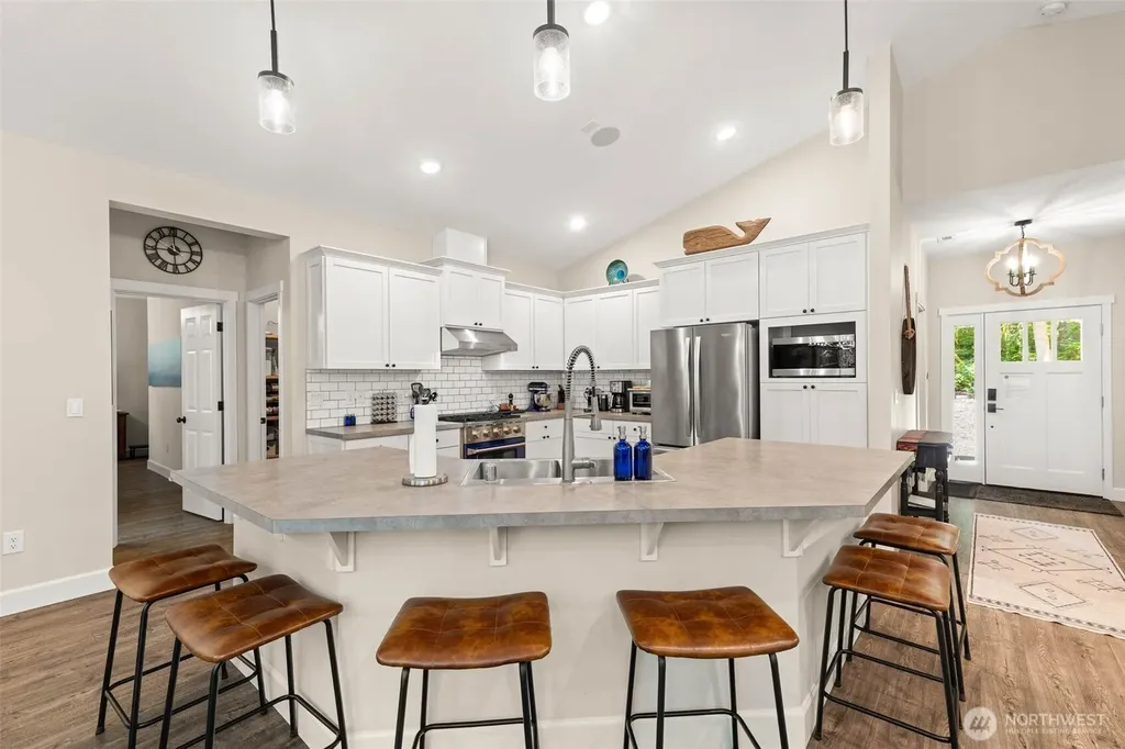 632 E Pointes Drive W Shelton WA 98584