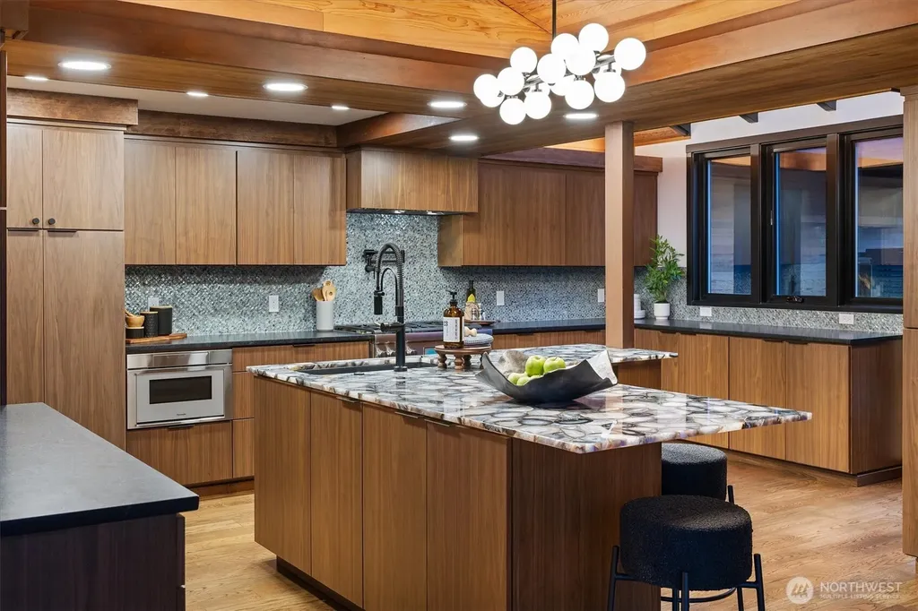 11213 Arroyo Beach Place SW Seattle WA 98146