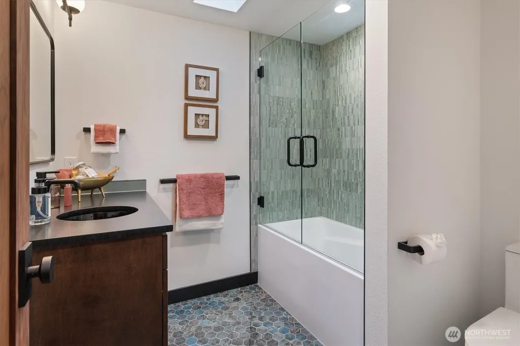 11213 Arroyo Beach Place SW Seattle WA 98146