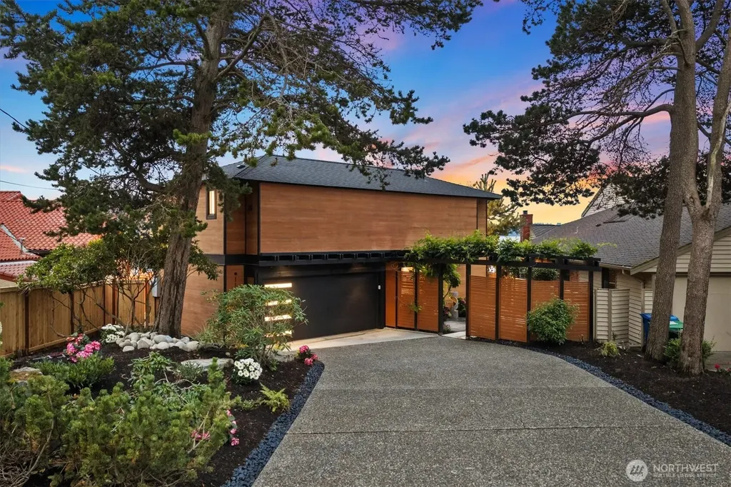 11213 Arroyo Beach Place SW Seattle WA 98146