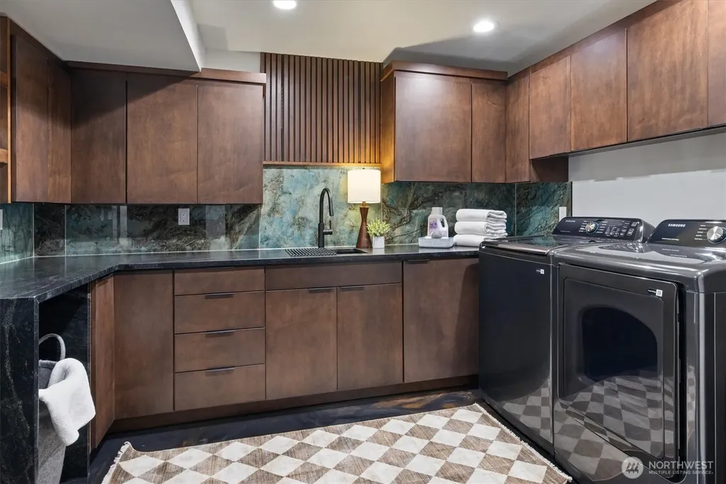 11213 Arroyo Beach Place SW Seattle WA 98146