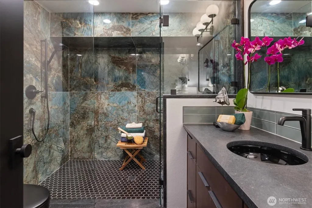 11213 Arroyo Beach Place SW Seattle WA 98146