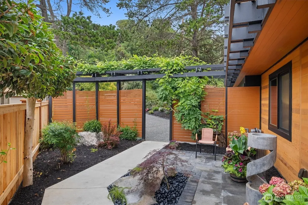 11213 Arroyo Beach Place SW Seattle WA 98146