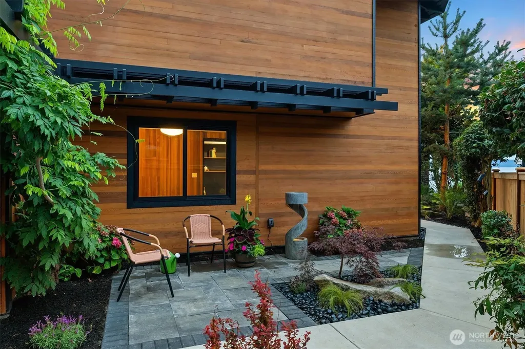 11213 Arroyo Beach Place SW Seattle WA 98146