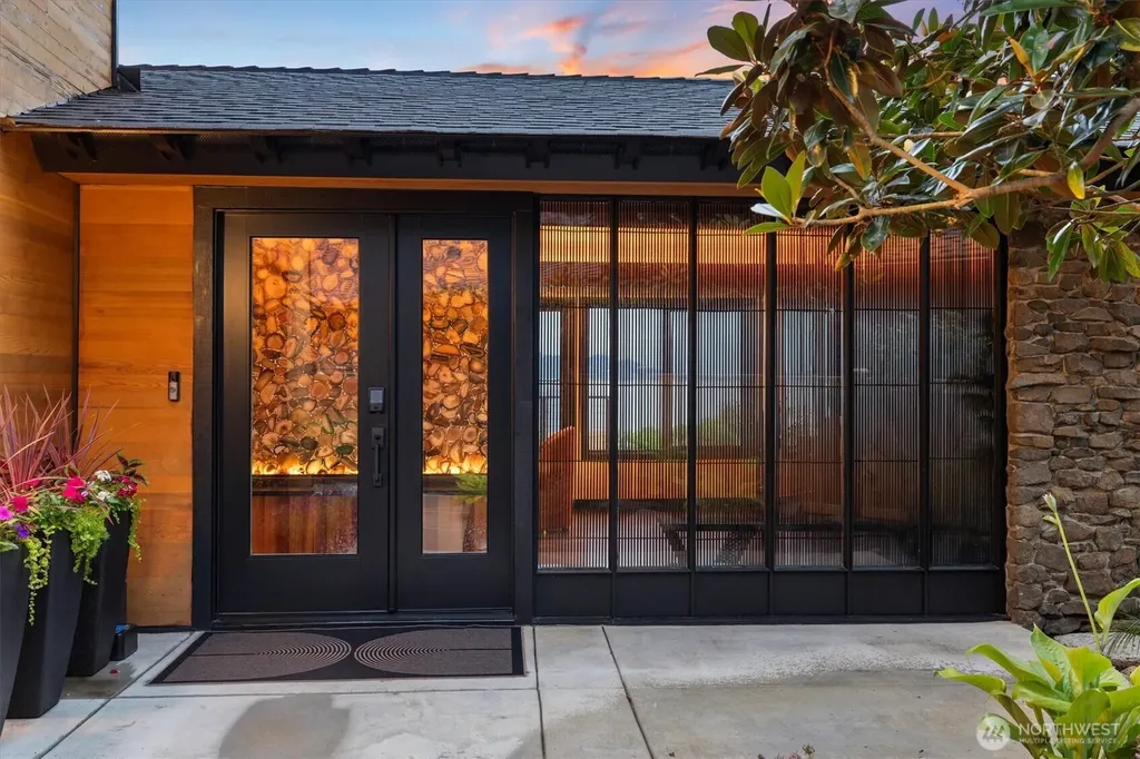 11213 Arroyo Beach Place SW Seattle WA 98146