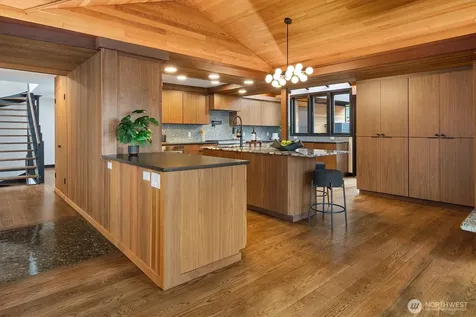 11213 Arroyo Beach Place SW Seattle WA 98146