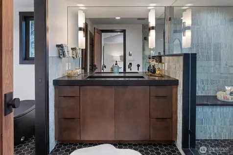 11213 Arroyo Beach Place SW Seattle WA 98146